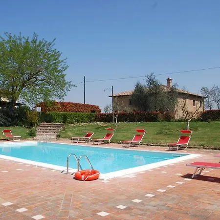 Nebbiano Sleeps 6 Pool Wifi T763146 Apartmán